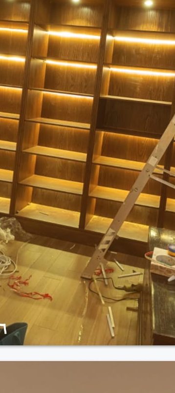 أفضل نجار جدة لتركيب غرف النوم وصيانة الدواليب المكسورة، متخصص في أعمال النجارة اليدوية والحديثة وتجهيز الديكورات الخشبية للمنازل والفلل.