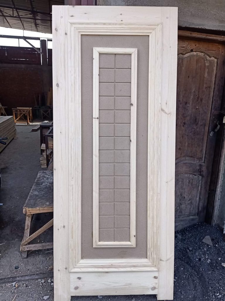 أفضل نجار أبواب خشب جدة لتركيب وصيانة الأبواب السحاب والكلاسيك، معالجة انتفاخ الخشب بسبب الرطوبة، وصيانة الحلق والكوالين باحترافية.